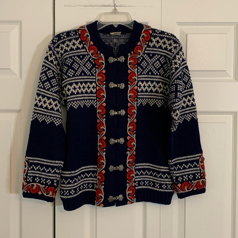 Vintage 1970s Women’s Nordic Evebofoss Wool Folk Cardigan with Hook Closure.  M1